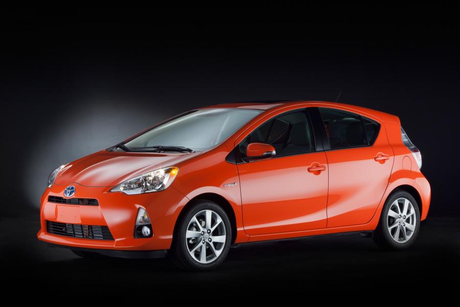  Toyota Prius C 2011 года  (фото 1 из 37)